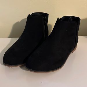 Size 5 suede black booties